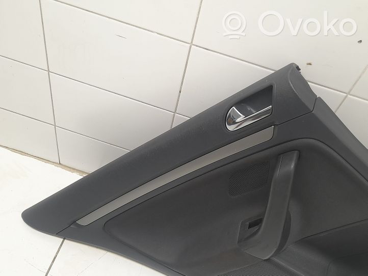 Volkswagen Golf V Rivestimento del pannello della portiera posteriore 1K6867487