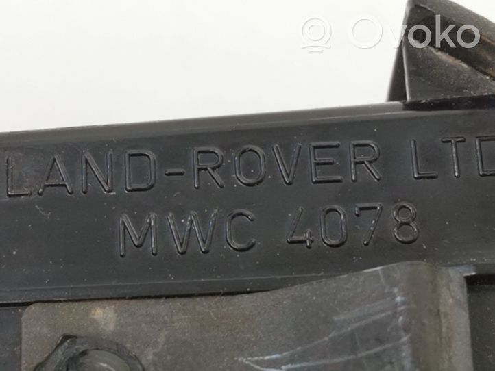 Land Rover Freelander Kojelaudan sivutuuletussuuttimen kehys MWC4078