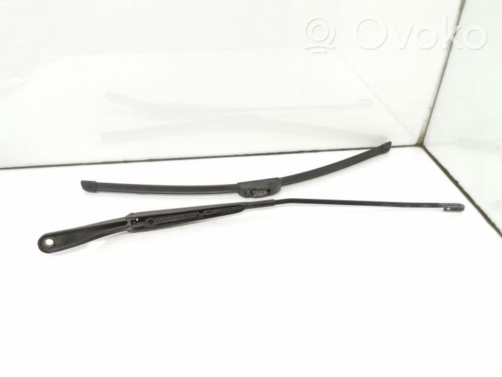 Renault Master III Windshield/front glass wiper blade 8200734777