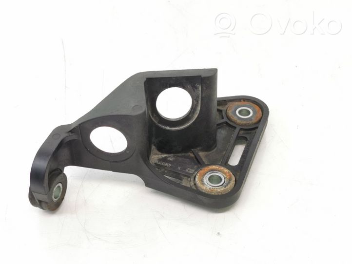 Volkswagen Touran I Gear shift cable bracket 1K0711789J