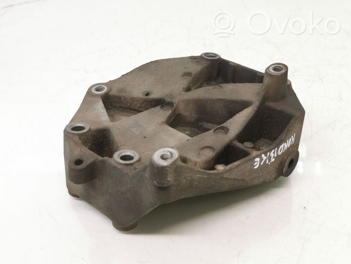 Opel Vectra C Staffa di montaggio del compressore dell’A/C 55210423