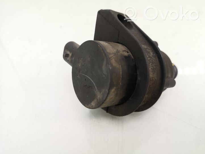 Ford Focus Pompe à eau de liquide de refroidissement AV618564AB