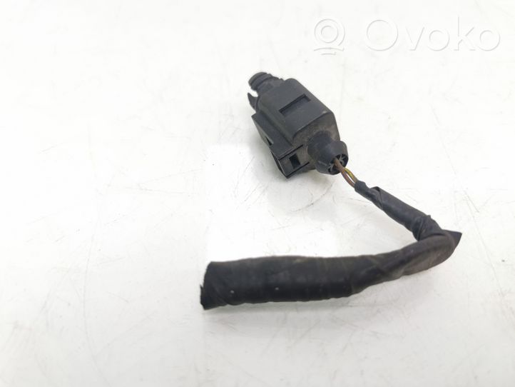 Volkswagen PASSAT B6 Sonde température extérieure 8Z0820535