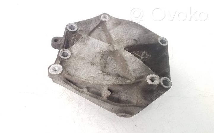 Opel Vectra C Staffa di montaggio del compressore dell’A/C 55210423