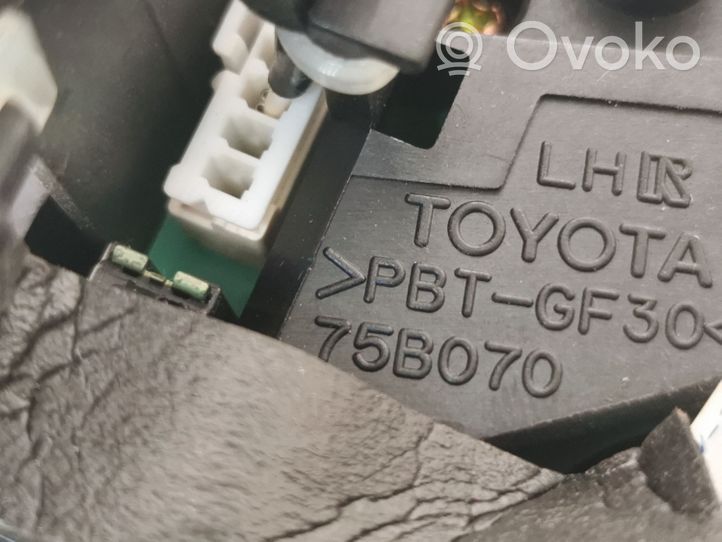 Toyota Avensis T250 Przełącznik / Przycisk kierownicy 75B070