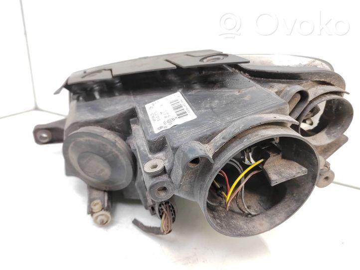 Volkswagen PASSAT B6 Lampa przednia 3C0941006J