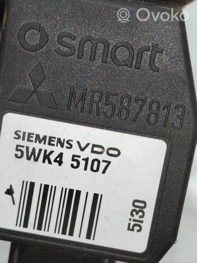 Mitsubishi Colt Imobilaizera lasītājs (antena) MR587813