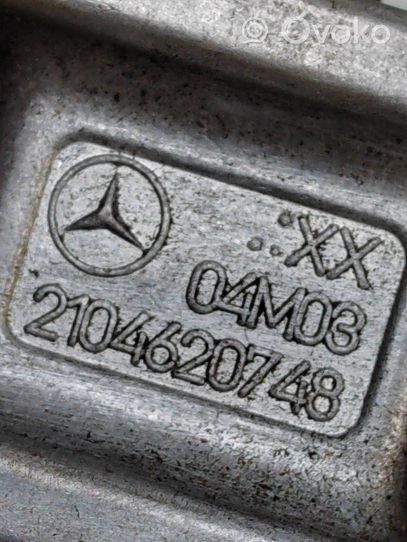 Mercedes-Benz E W211 Ohjauspylvään kokoonpano yleisnivel 2104620748