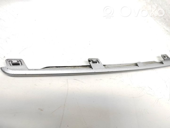 BMW 5 E60 E61 Modanatura separatore del paraurti anteriore 7178096