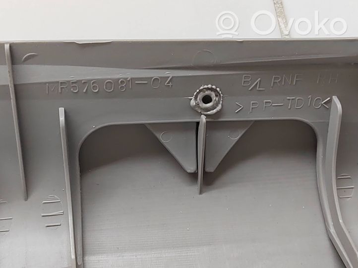 Mitsubishi Grandis Rivestimento del pannello della portiera anteriore MR576081