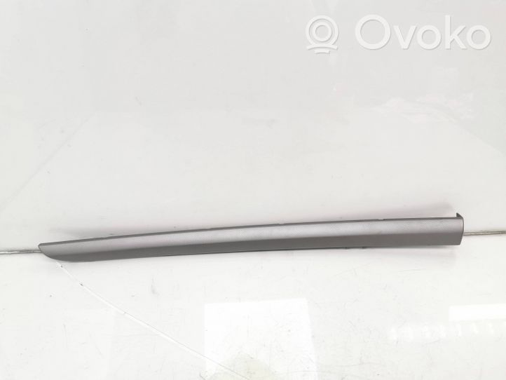 Toyota Avensis T250 Baguette moulure de porte arrière 67721