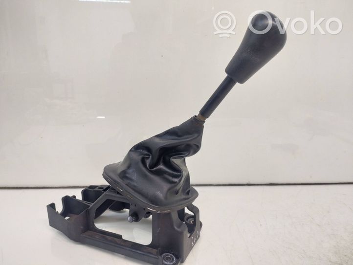 Toyota Aygo AB10 Ātrumu pārslēgšanas mehānisms (kulise) (salonā) 3353004010