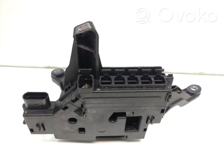 Mercedes-Benz EQC Módulo de fusible A2135403539