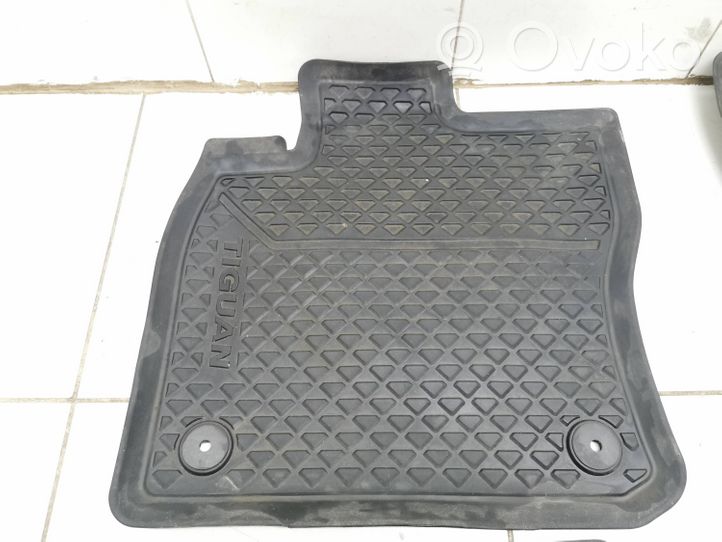 Volkswagen Tiguan Kit tapis de sol auto 5NB061502