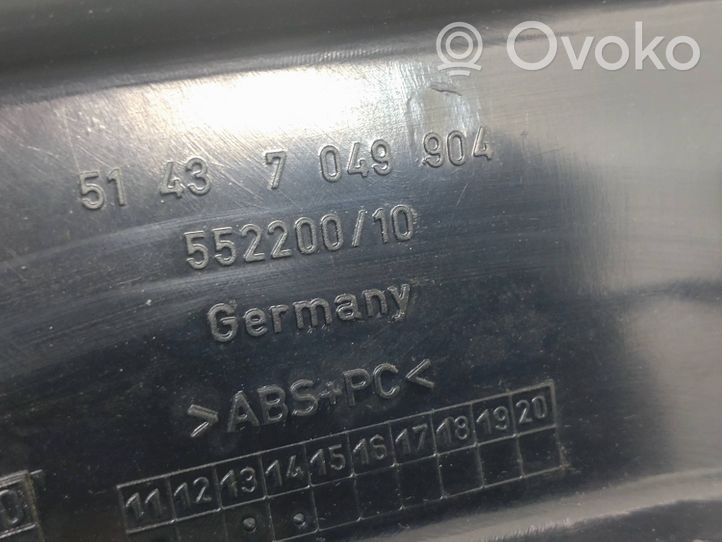 BMW 5 E60 E61 Staffa di montaggio copertura ripiano portaoggetti 7049904