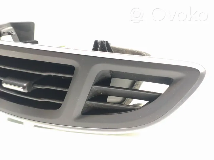 Ford Focus Garniture, panneau de grille d'aération latérale BM51018B09