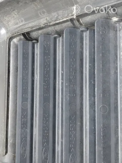 Ford Focus Jäähdyttimen jäähdytinpuhaltimen suojus Bm518475cg