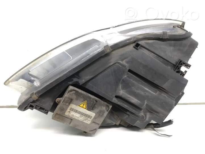 Audi A4 S4 B7 8E 8H Lampa przednia 8E0941029AS