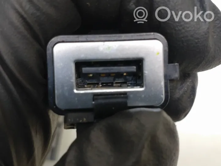 Volvo V60 Connecteur/prise USB 8M5T19A164VA