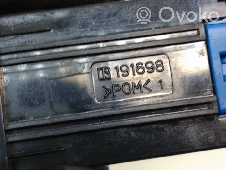 Toyota Auris E180 Interruptor de calefacción del asiento 191698