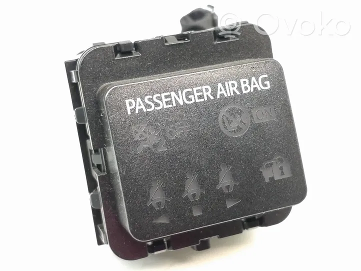 Toyota Auris E180 Seat belt warning relay 489168