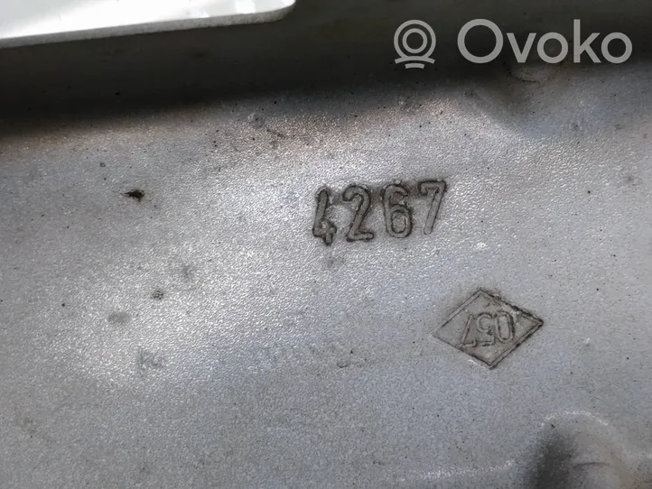 Opel Vivaro Fender mounting bracket 4267