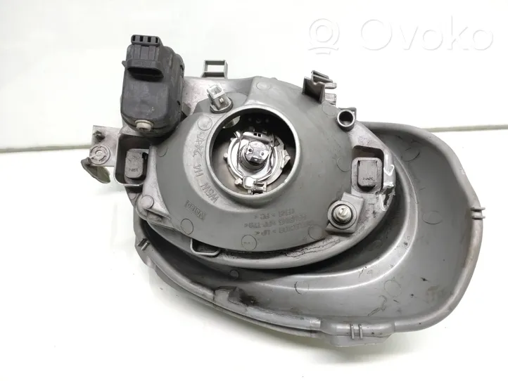 Opel Vivaro Faro delantero/faro principal 7700311373