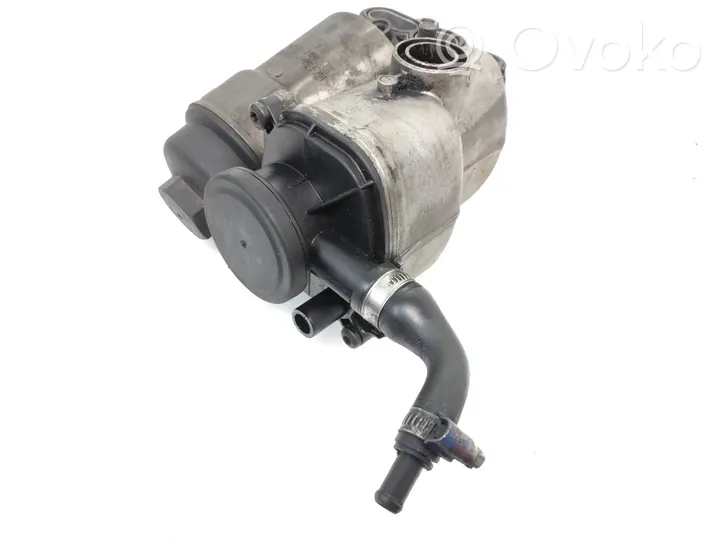 Volvo S60 Supporto di montaggio del filtro dell’olio 30677920