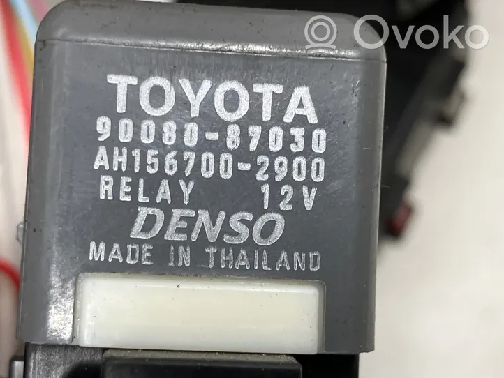 Toyota Auris E180 Skrzynka bezpieczników / Komplet 8264147020