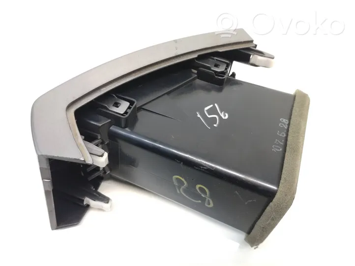 Opel Astra H Moldura protectora de la rejilla de ventilación lateral del panel GN71114010