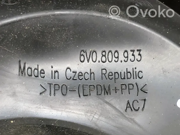 Skoda Fabia Mk3 (NJ) Szyjka / Wkład wlewu paliwa 6V0809933