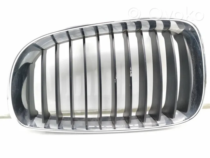 BMW 1 E81 E87 Grille calandre supérieure de pare-chocs avant 7166439