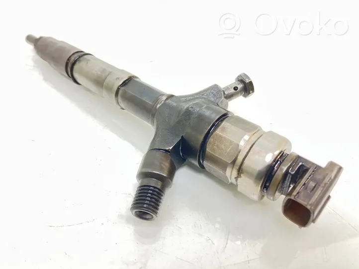 Toyota Avensis T250 Injecteur de carburant 236700G010