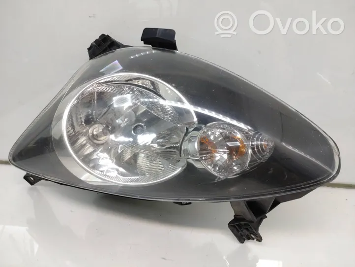 Toyota Aygo AB10 Lampa przednia 811500H070