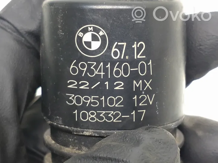 BMW X5 E70 Pompa spryskiwacza szyby przedniej / czołowej 6934160