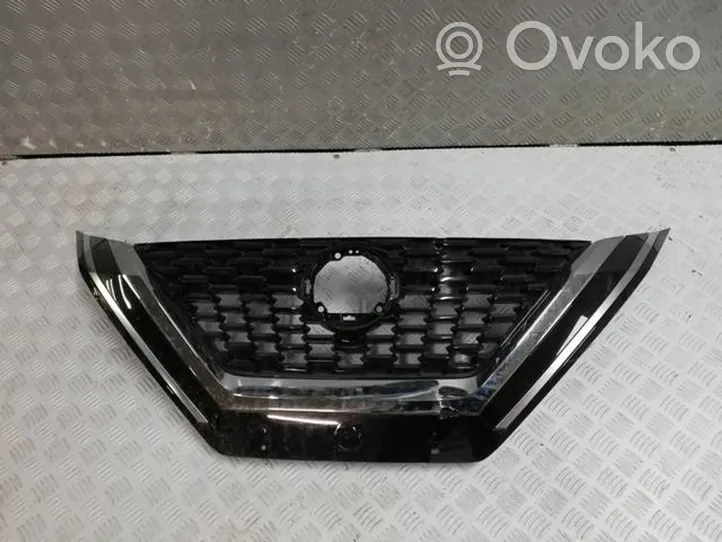 Nissan Qashqai Передняя решётка 623106UA