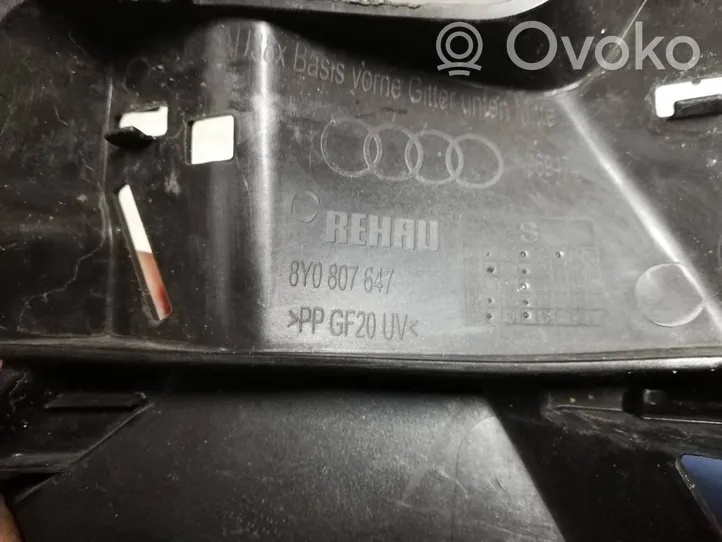 Audi A3 8Y Kratka dolna zderzaka przedniego 8Y0807647