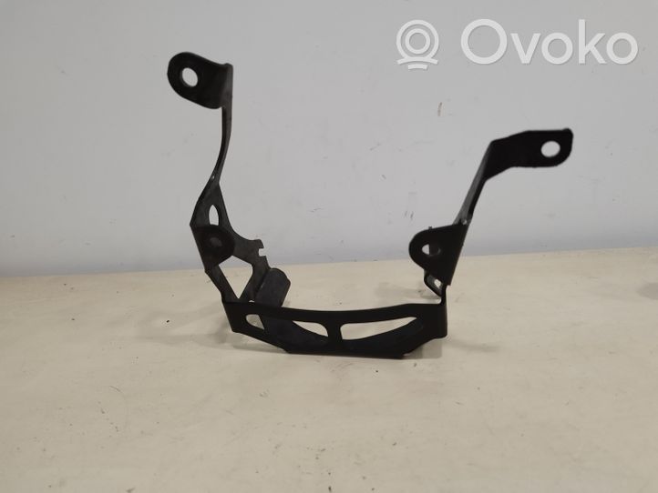 Porsche Cayenne (92A) Support de pompe de direction assistée 7P0423380