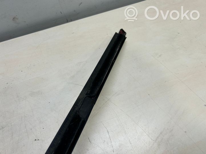 Porsche Cayenne (92A) Rivestimento modanatura del vetro della portiera anteriore 7P0837476G