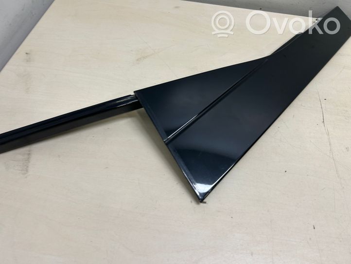 Porsche Cayenne (92A) Rivestimento modanatura del vetro della portiera posteriore 7P5853589E