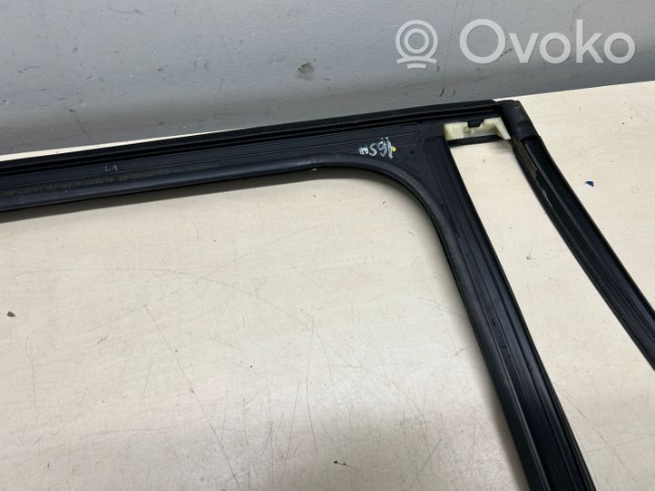 Porsche Cayenne (92A) Rivestimento modanatura del vetro della portiera posteriore 