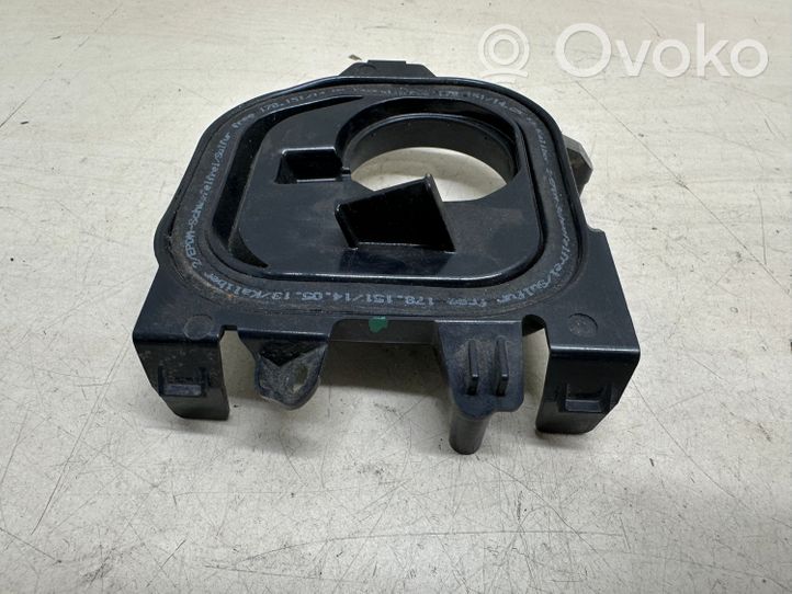 Volkswagen Touareg II Parapolvere per faro/fanale 17493902