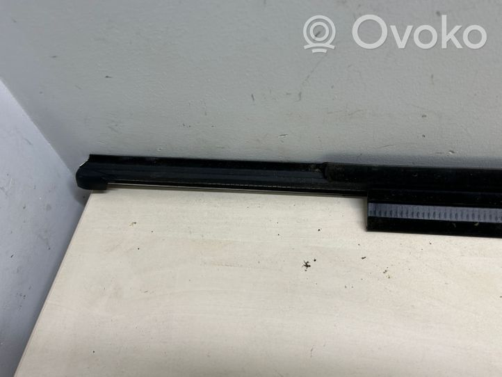 Audi A8 S8 D4 4H Moulures des vitres de la porte arrière 4H0853763D