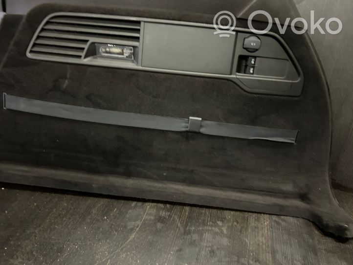 Volkswagen Touareg II Panneau, garniture de coffre latérale 7P6867038D