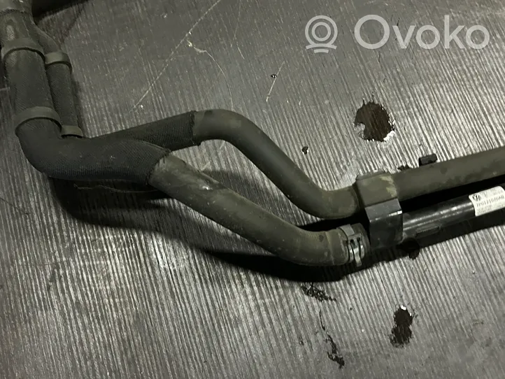 Volkswagen Touareg II Durite de refroidissement tube 7P0121070AB