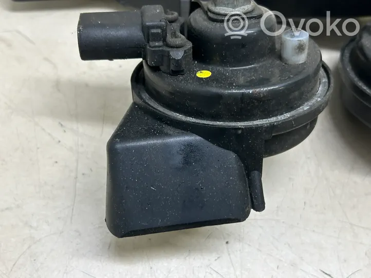 Audi Q7 4L Supporto/staffa del clacson 4L0951229A