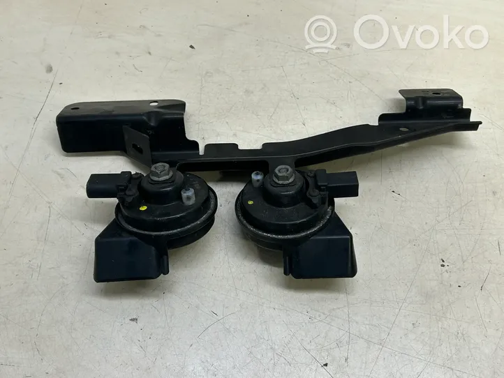 Audi Q7 4L Support / fixation de signal sonore 4L0951229A