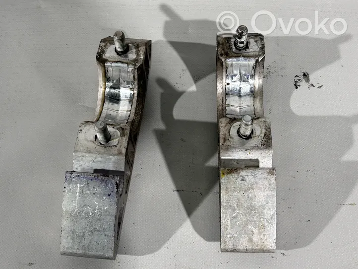 Porsche Cayenne (92A) Supporto per boccola della barra antirollio, anteriore 7L0411063B