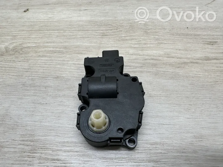 Volkswagen Touareg II Air flap motor/actuator 7P0907511