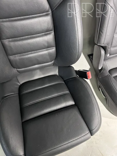 Porsche Cayenne (92A) Conjunto de molduras de la puertas y los asientos 7P5857003B